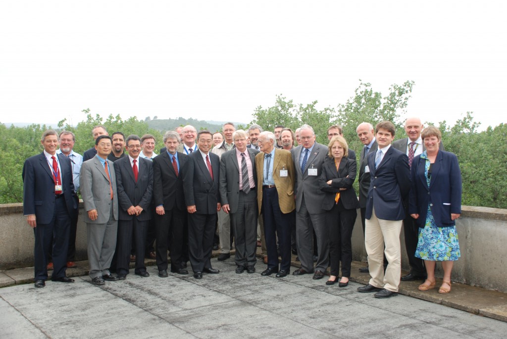 The U.S. Ambassador and the ITER Directors amidst the American ITER staff.