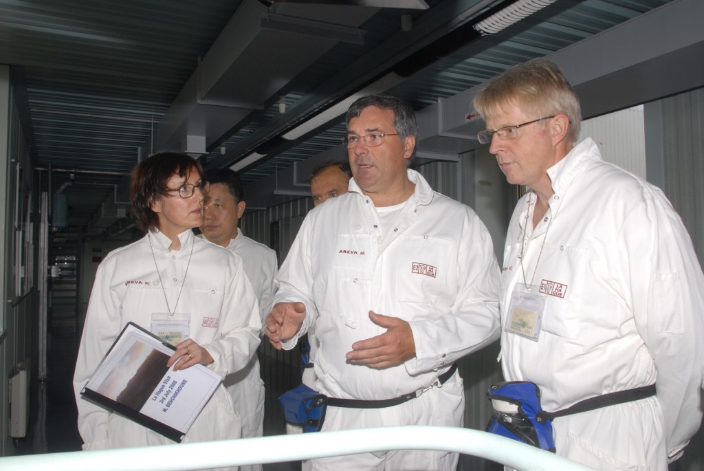 ITER PDDG, Norbert Holtkamp (right), carefully listening to the explanations given by Thierry Flament from AREVA Company.
