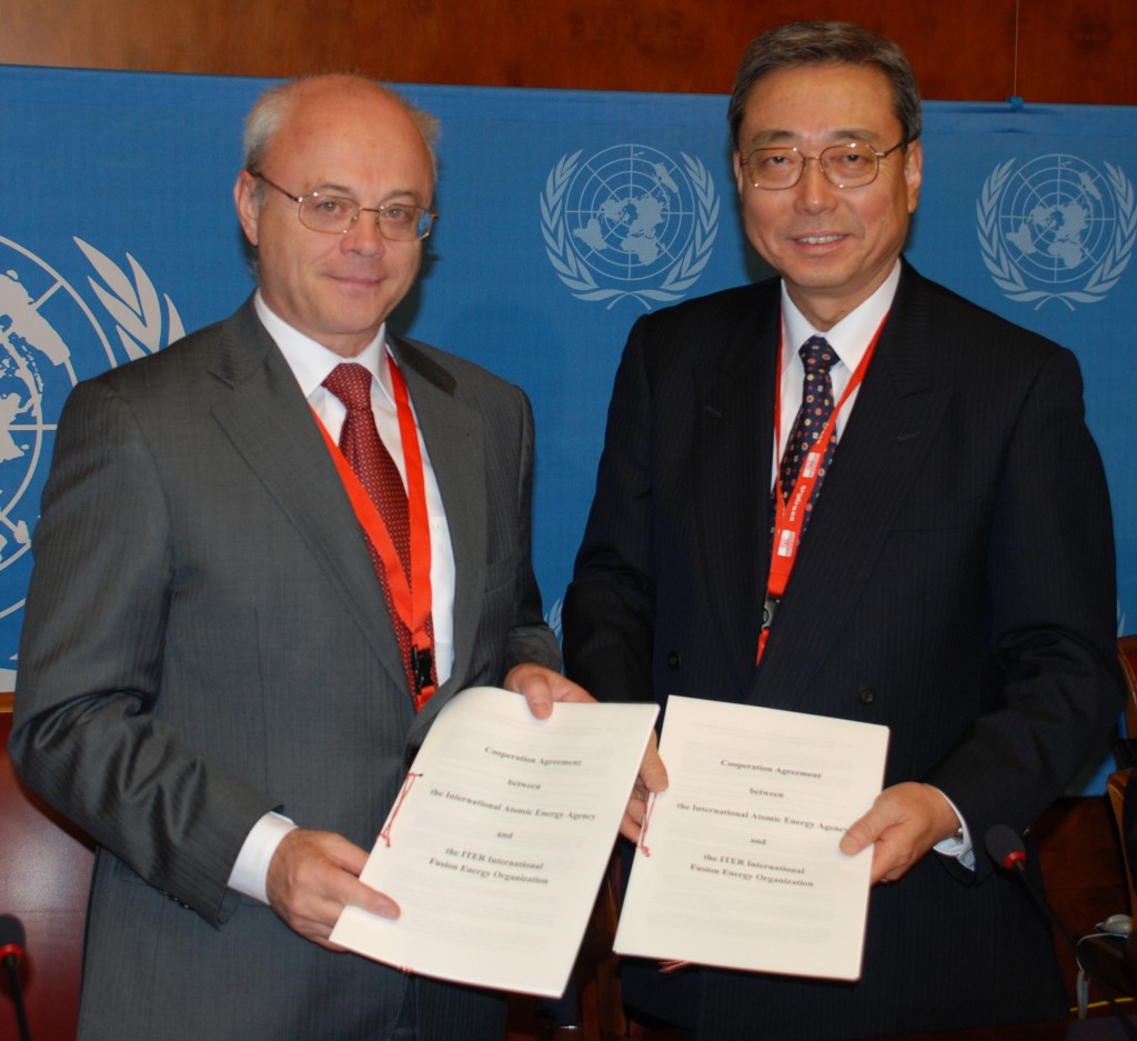 Yury Sokolov and Kaname Ikeda after the signature.