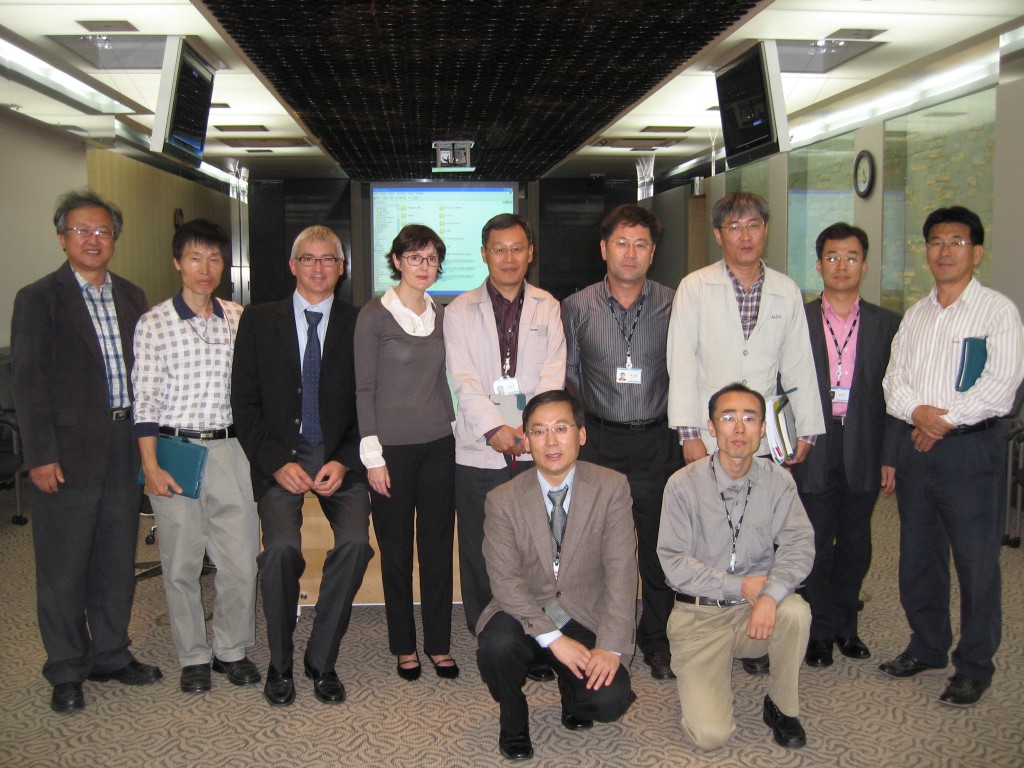 The ITER delegation with the KAERI hot cell team. On the left: Myung Ro Kim, Head of the International Cooperation Team, and Bernard Vignau from CEA/Marcoule (Atalante hot cells).