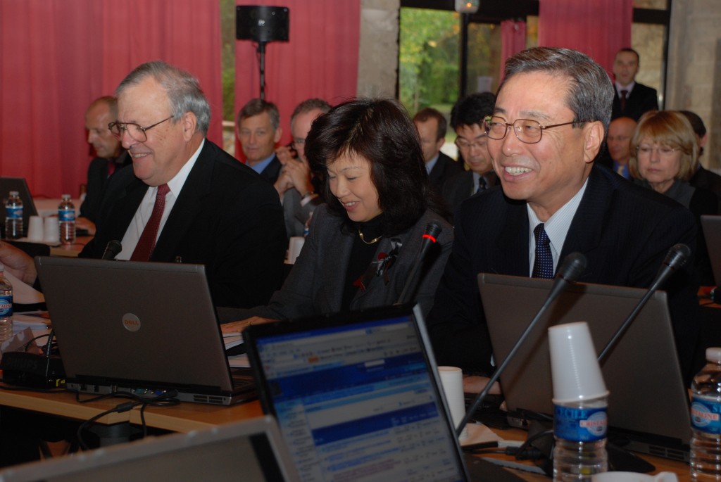 Chairman of the MAC, Bob Iotti; Council Secretary, Sachiko Ishizaka; and ITER Director-General, Kaname Ikeda.