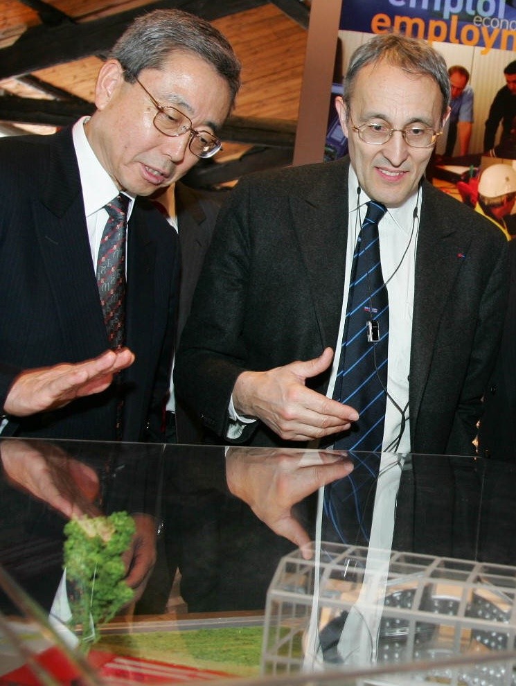 Close cooperation: ITER Director-General Kaname Ikeda with Bernard Bigot ...