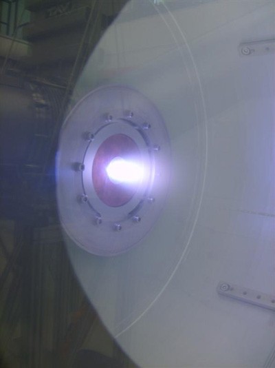 The first plasma in the Magnum-PSI experiment, Thursday 18 June. The plasma is a hot gas of charged argon ions and electrons. It disperses quickly in the high vacuum of Magnum PSI. Once the magnet system has been installed in November 2009, the plasma will form a dense beam that can be aimed at different wall materials to be tested for ITER.