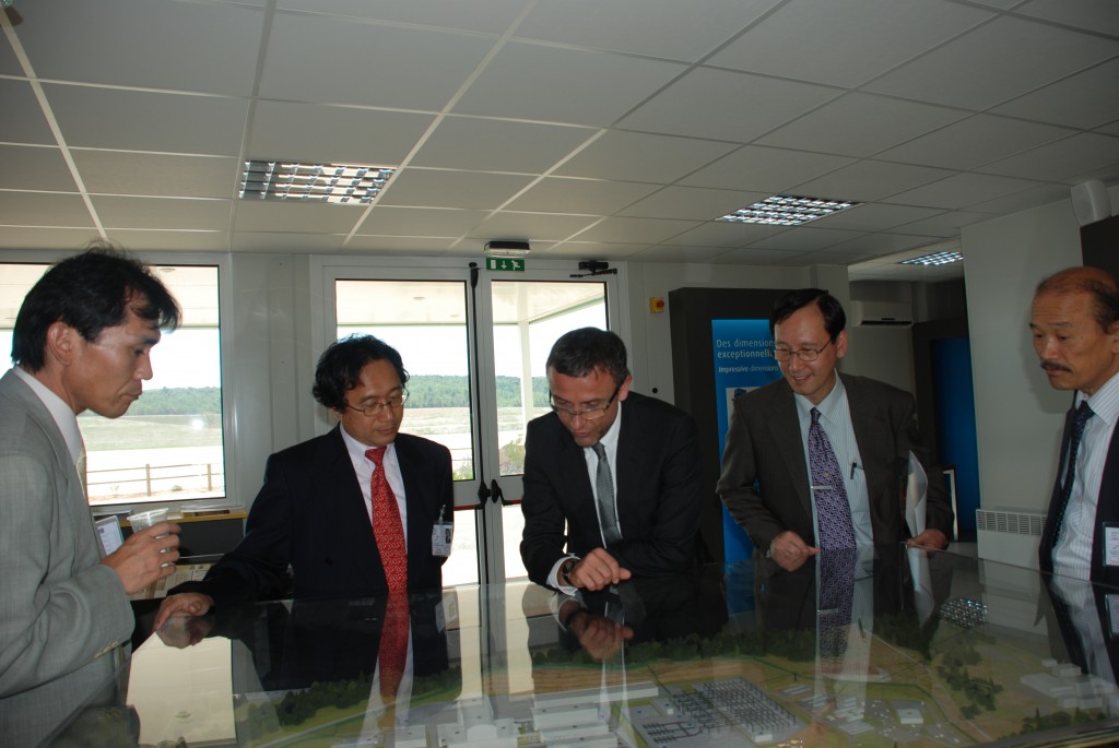 Arnaud Devred, ITER Superconductor Section Leader, explains the site layout to his guests (from left to right): Yukinobu Murakami (Technology Manager), Yasunao Yokota (General Sales Manager and cello player), Arnaud Devred (ITER), .Yoshiro Nishimoto (President), and Akio Kifuji (Sales Manager).