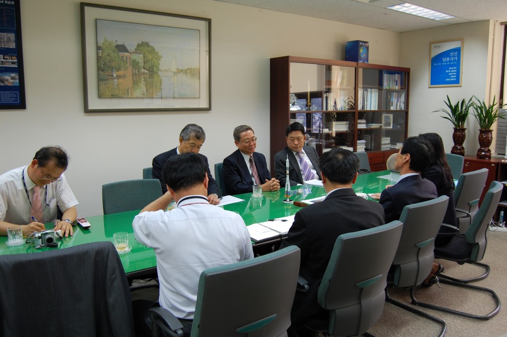Bilateral meetings with the ITER Members, such as here at the Korean Minstry of Education, Science and Technology, represent an important part of the Director-General's diplomatic mission.