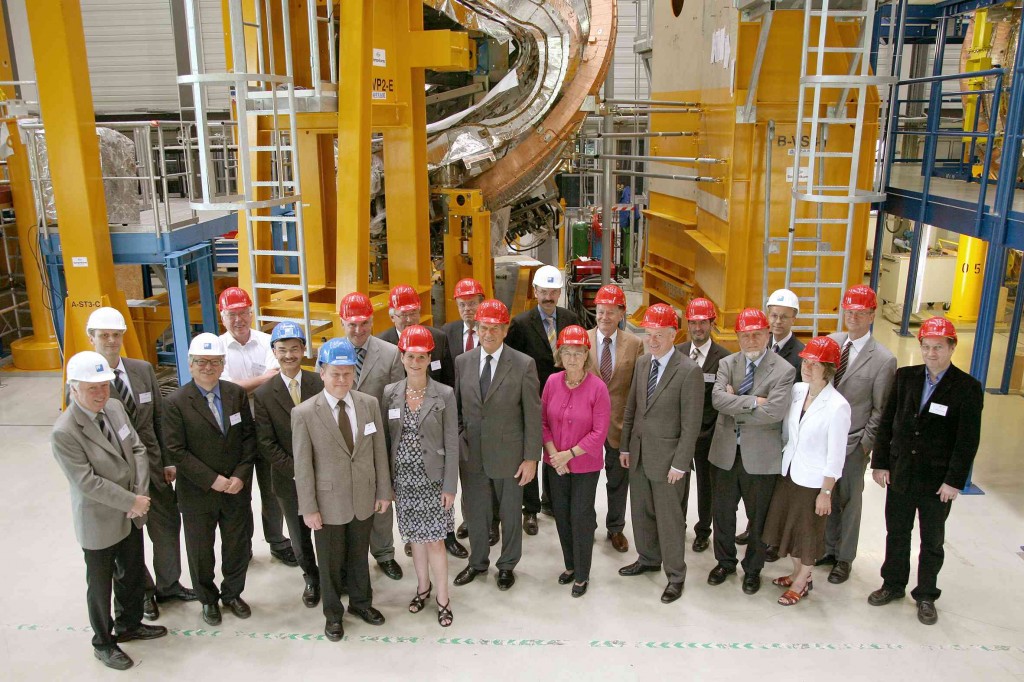 Group photo of the "Friends of Fusion" during their inauguration meeting at the Wendelstein asseembly hall in Greifswald.  (Click to view larger version...)