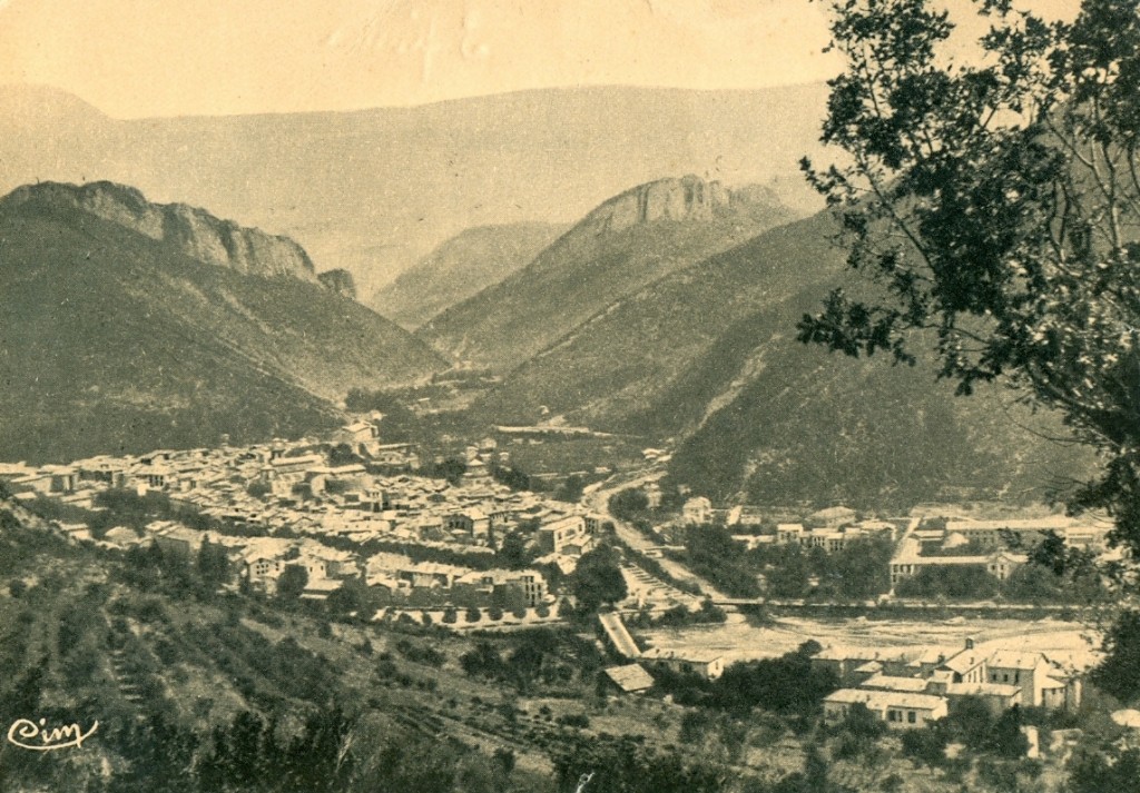 The somnolent town of Digne, nesting at the foot of the "Lilliputian Himalayas," at about the time Alexandra purchased her house there. (Click to view larger version...)