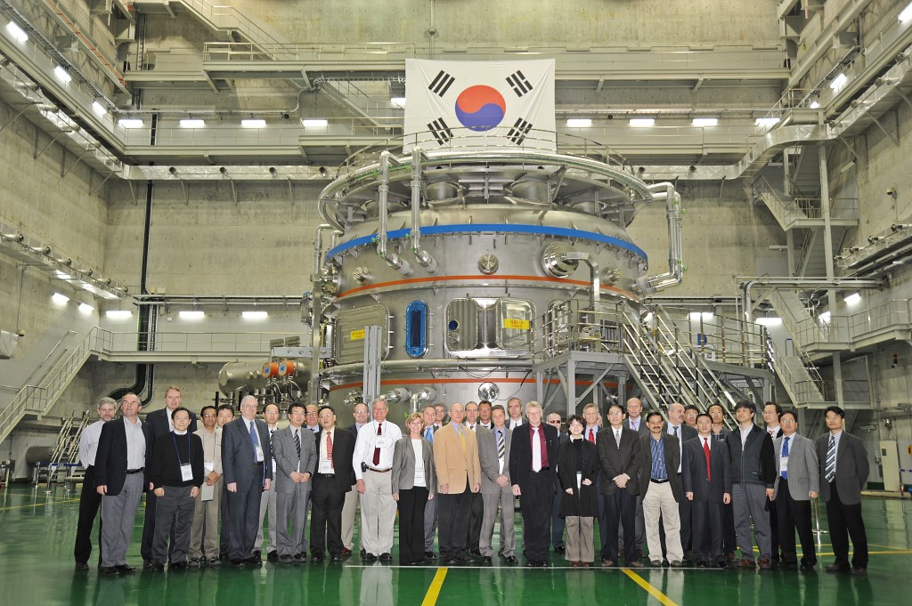 The participants of the most recent ITER Organization-Domestic Agency Coordination Meeting in Korea lining up in front of KSTAR.